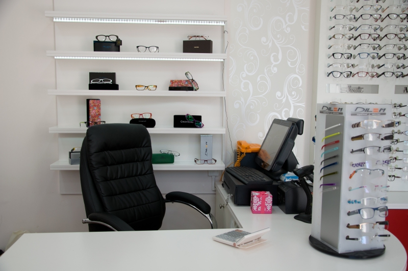 opticien-NANS LES PINS-min_spectacle-office-furniture-room-interior-design-design-809392-pxhere.com